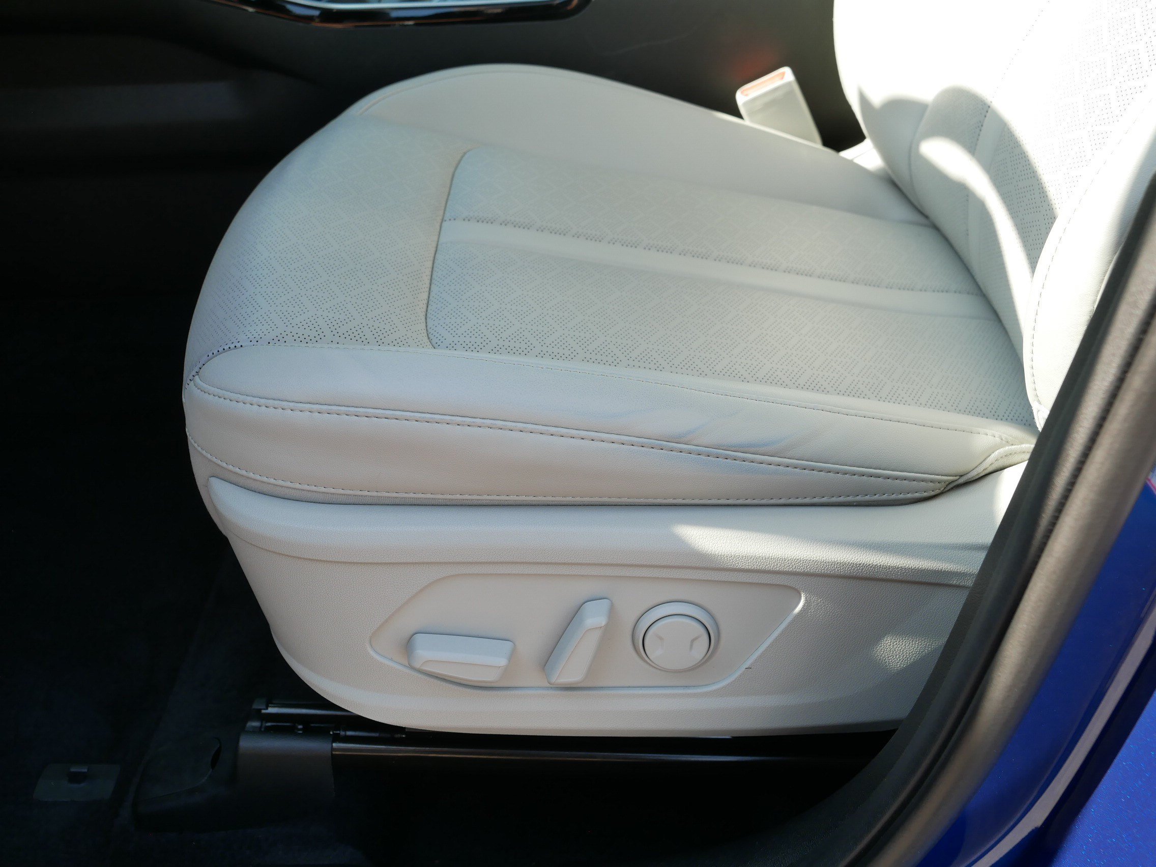 Certified Used 2023 Sapphire Blue Kia SX image 20