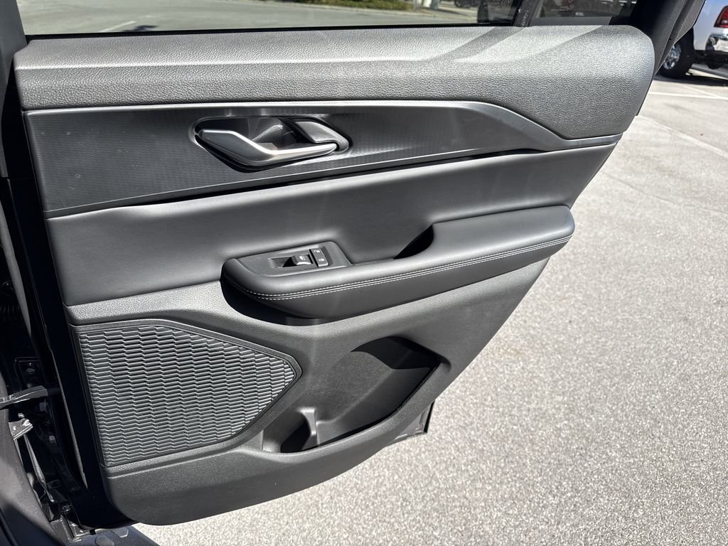 New 2025 Baltic Gray Metallic Clear-Coat Exterior Paint Jeep  image 37