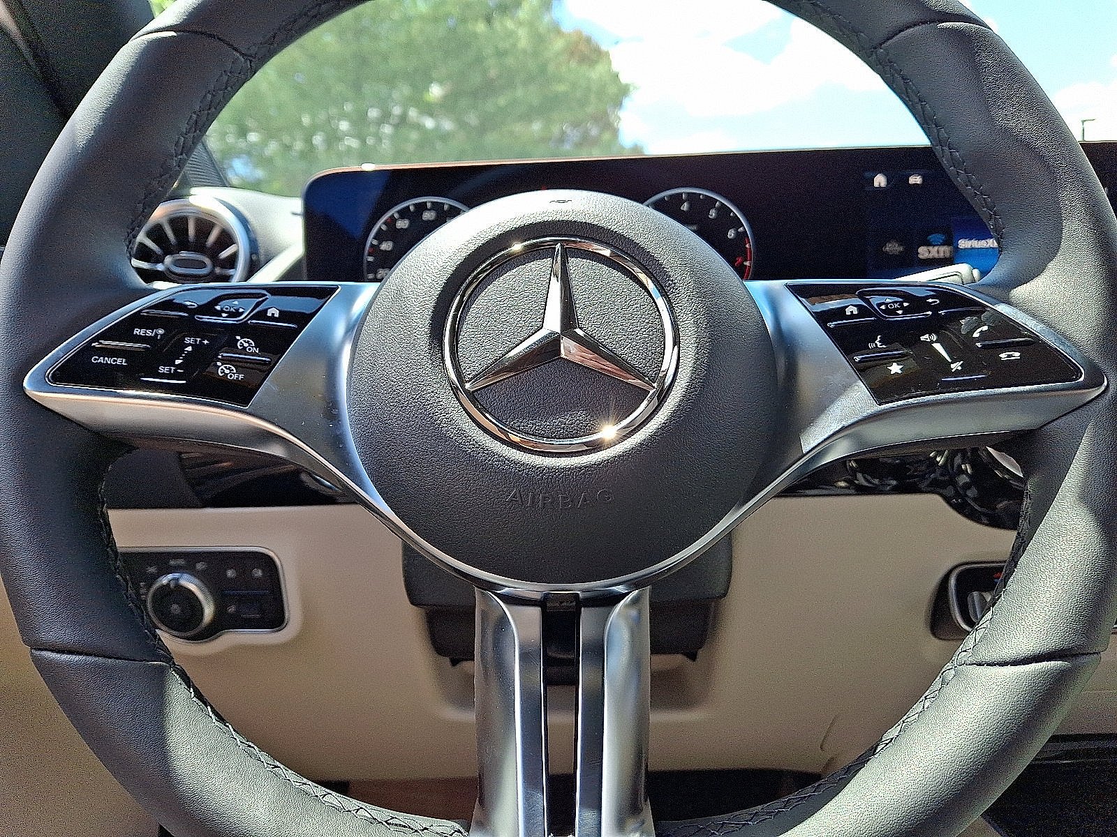 Certified Used 2026 Polar White Mercedes-Benz GLA 250 image 12