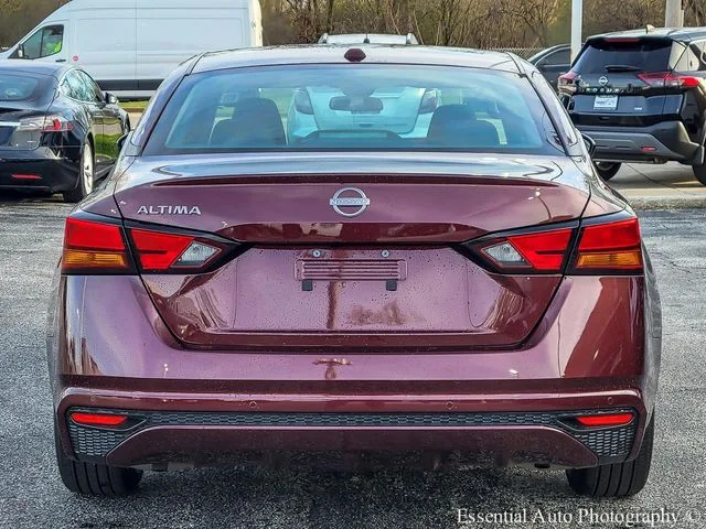 Used 2025 Red Nissan 2.5 SV image 5