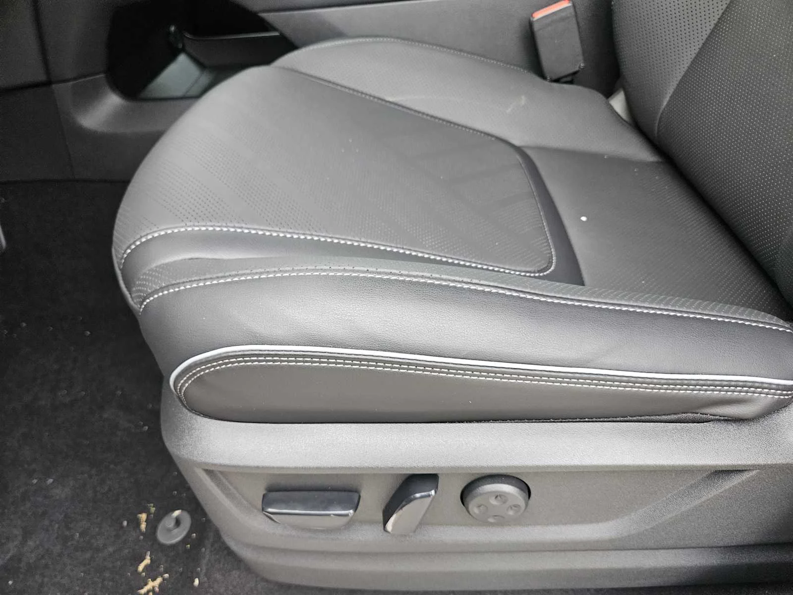 New 2026 RADIANT WHITE INFINITI Luxe 2WD image 18