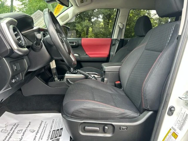 Used 2022 White Toyota SR5 image 20