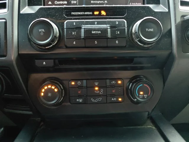 Used 2016  Ford XLT image 3