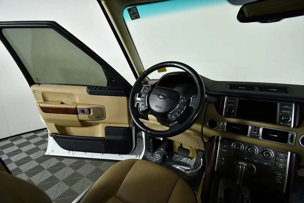 Used 2011 White Land Rover HSE image 19
