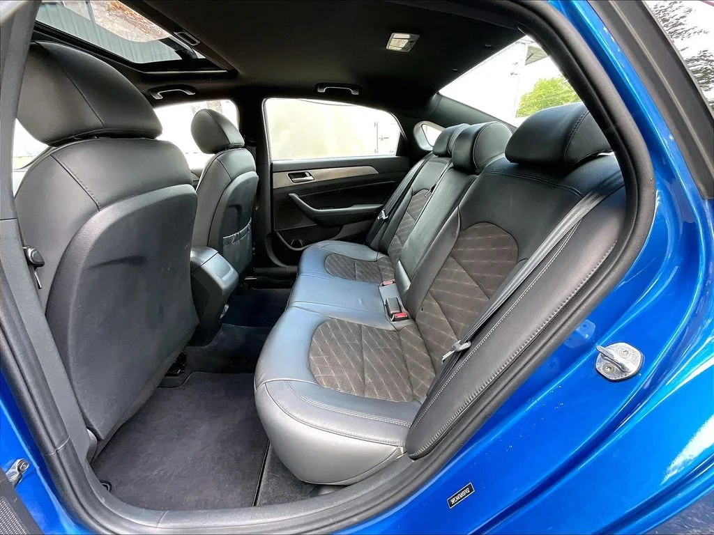 Used 2018 Electric Blue Hyundai Sport image 15