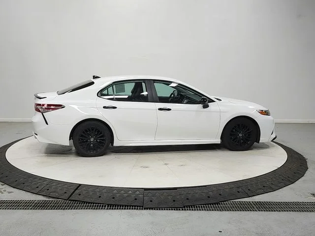 2020 Toyota Camry SE Nightshade - Photo 8