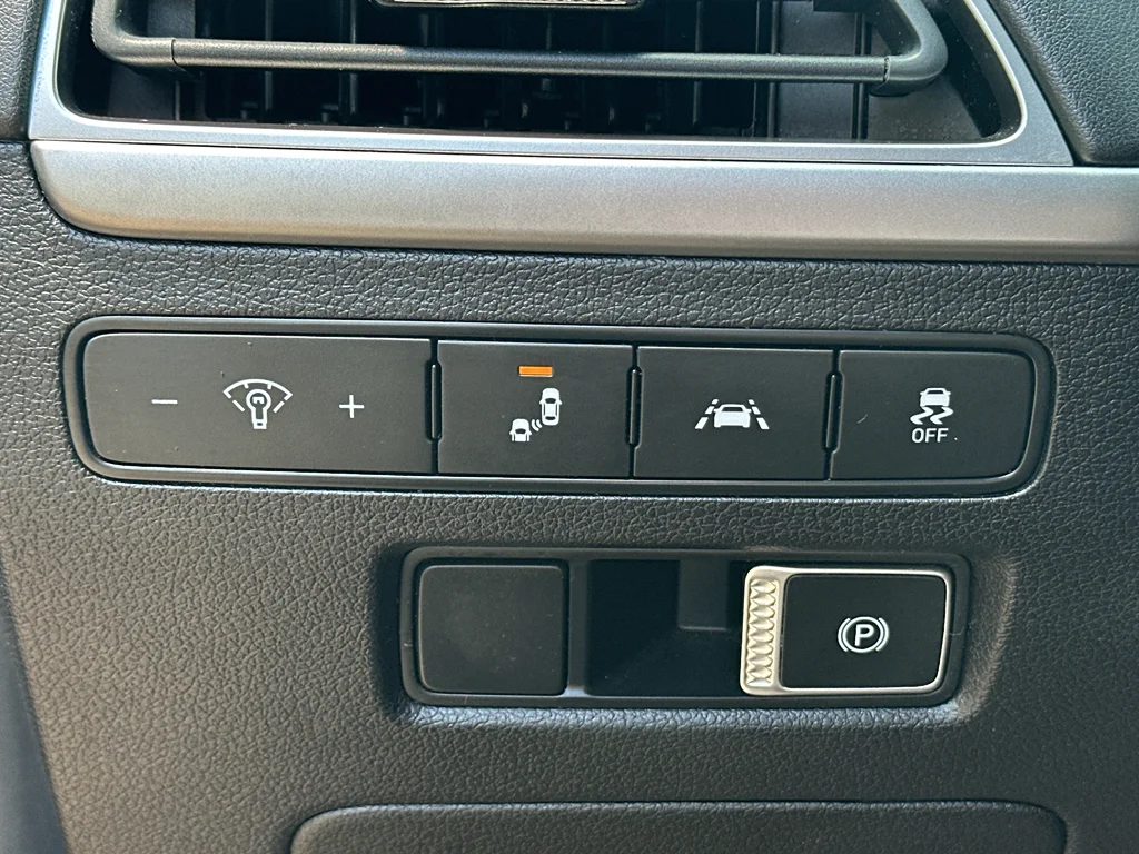 Used 2022  Hyundai SEL image 26