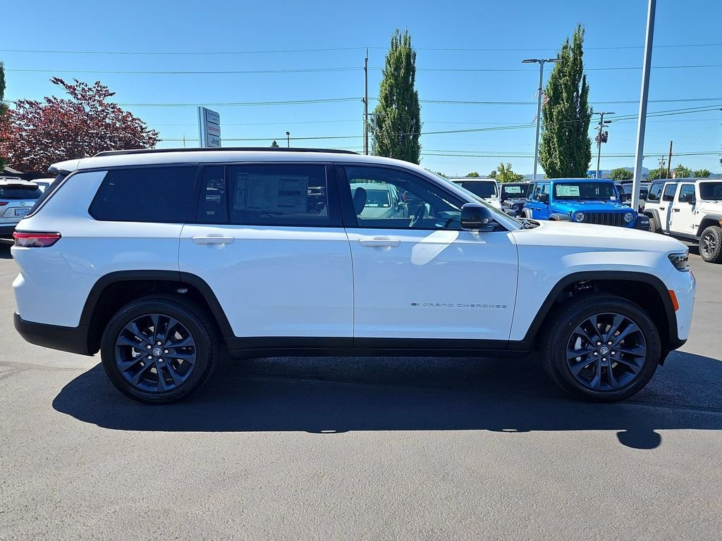 New 2026 Bright White Clear-Coat Exterior Paint Jeep Limited image 7