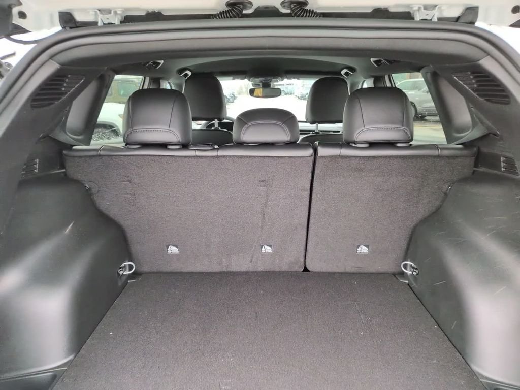 New 2026 White Jeep Latitude image 10