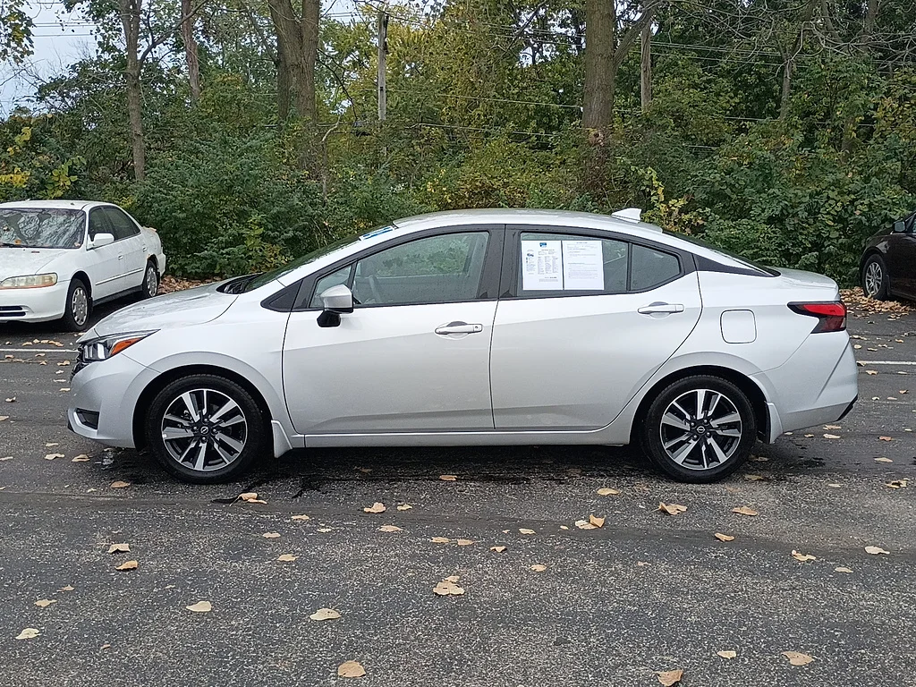 2024 Nissan Versa SV, photo 5 of 12