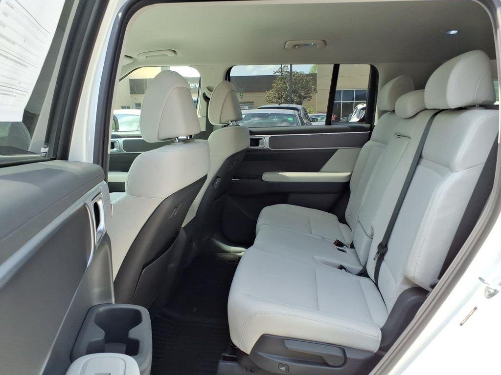 New 2026 White Hyundai SE image 10