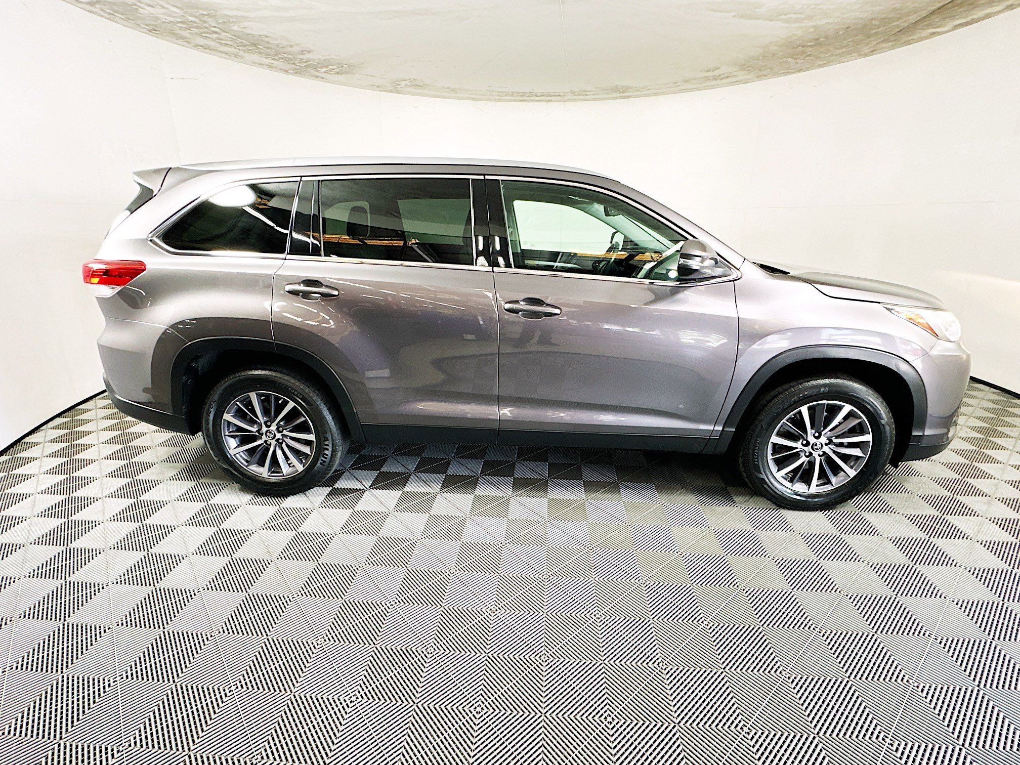 2019 Toyota Highlander thumbnail 4