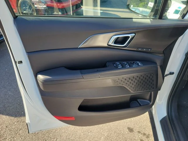 New 2026 Snow White Pearl Kia SX image 13