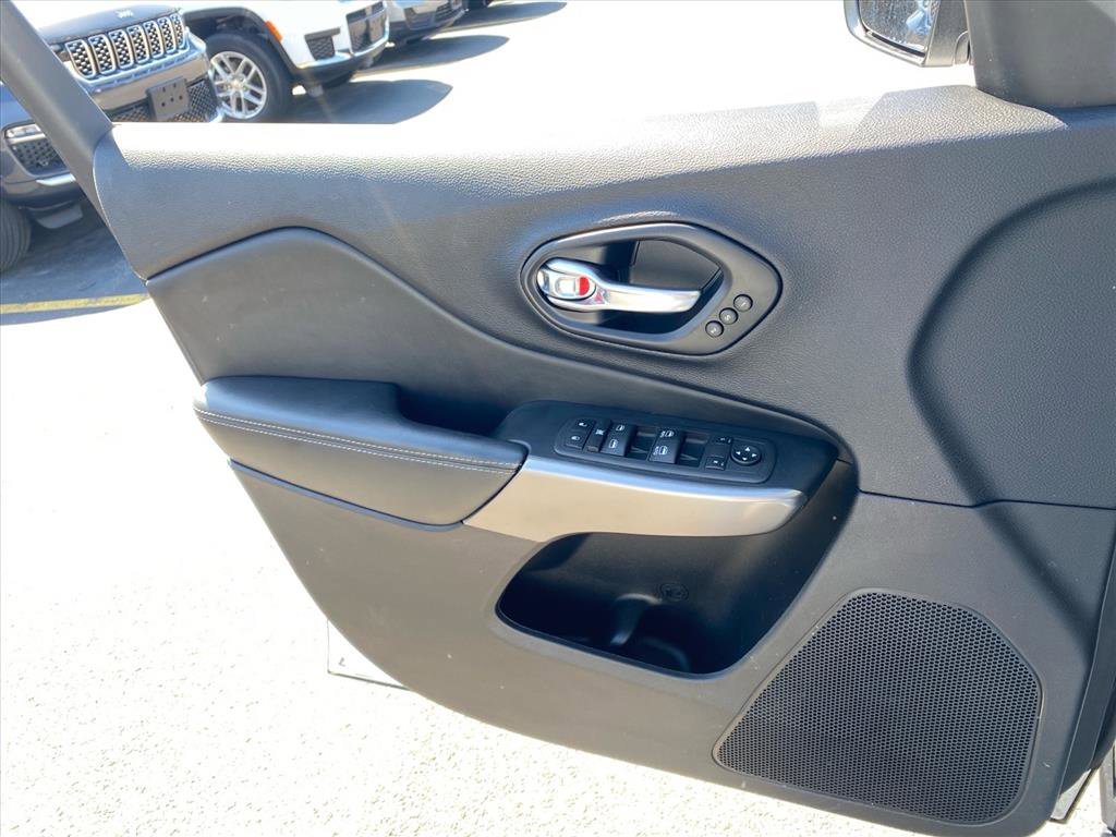 Used 2022 Bright White Clearcoat Jeep Limited image 22