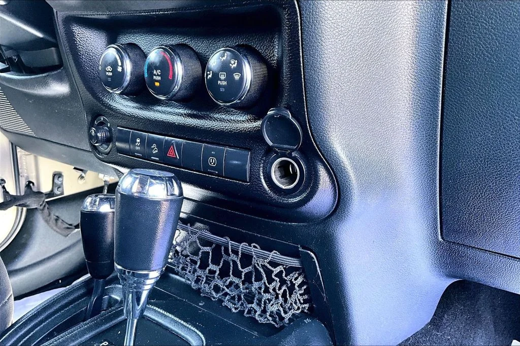 Certified Used 2018 Beige Jeep Unlimited Rubicon image 15