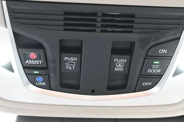 Used 2025 White Acura Technology Package image 43