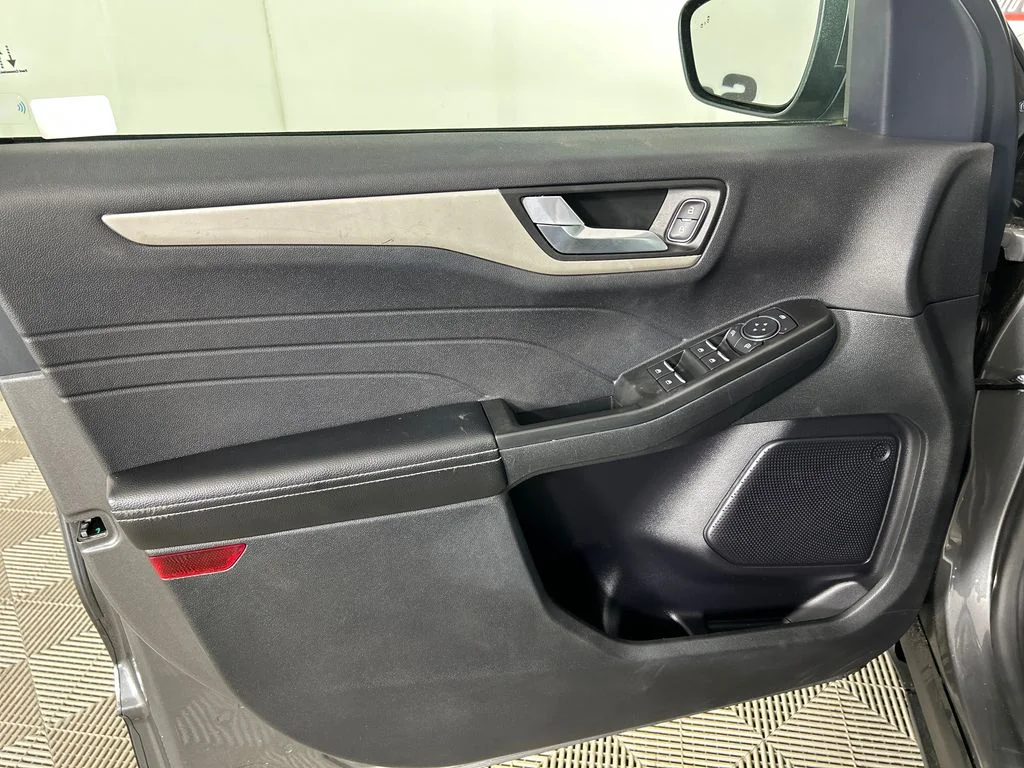 Used 2022 Gray Ford SEL image 11