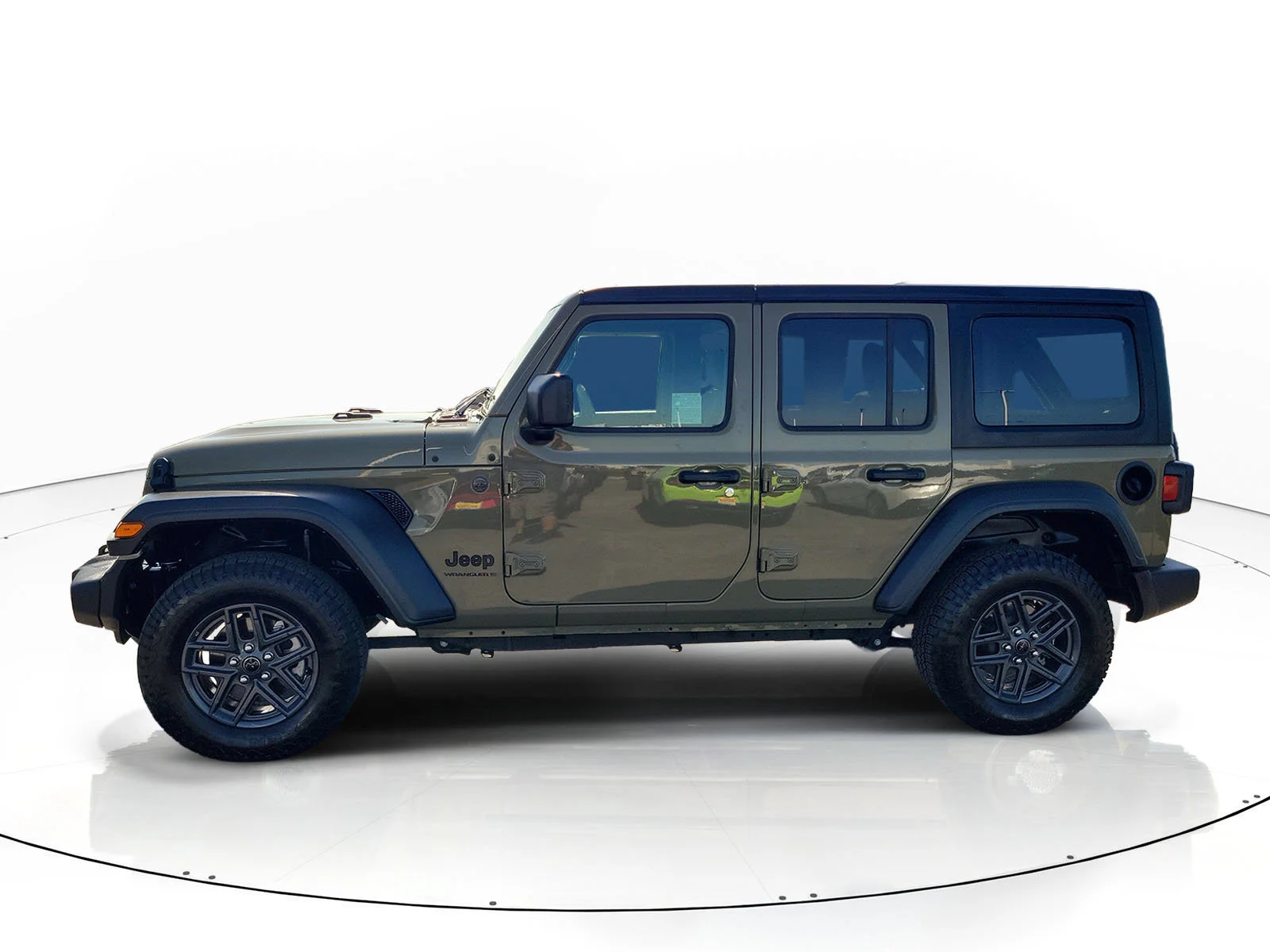Used 2025 Green Jeep Sport S image 7