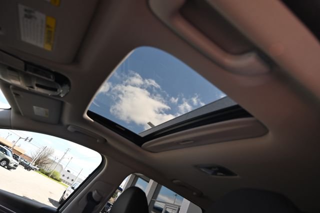 Used 2023 White Hyundai SEL image 21