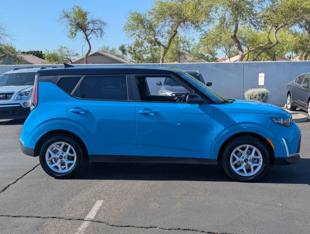 Used 2023 Surf Blue w Black Roof Kia S image 6