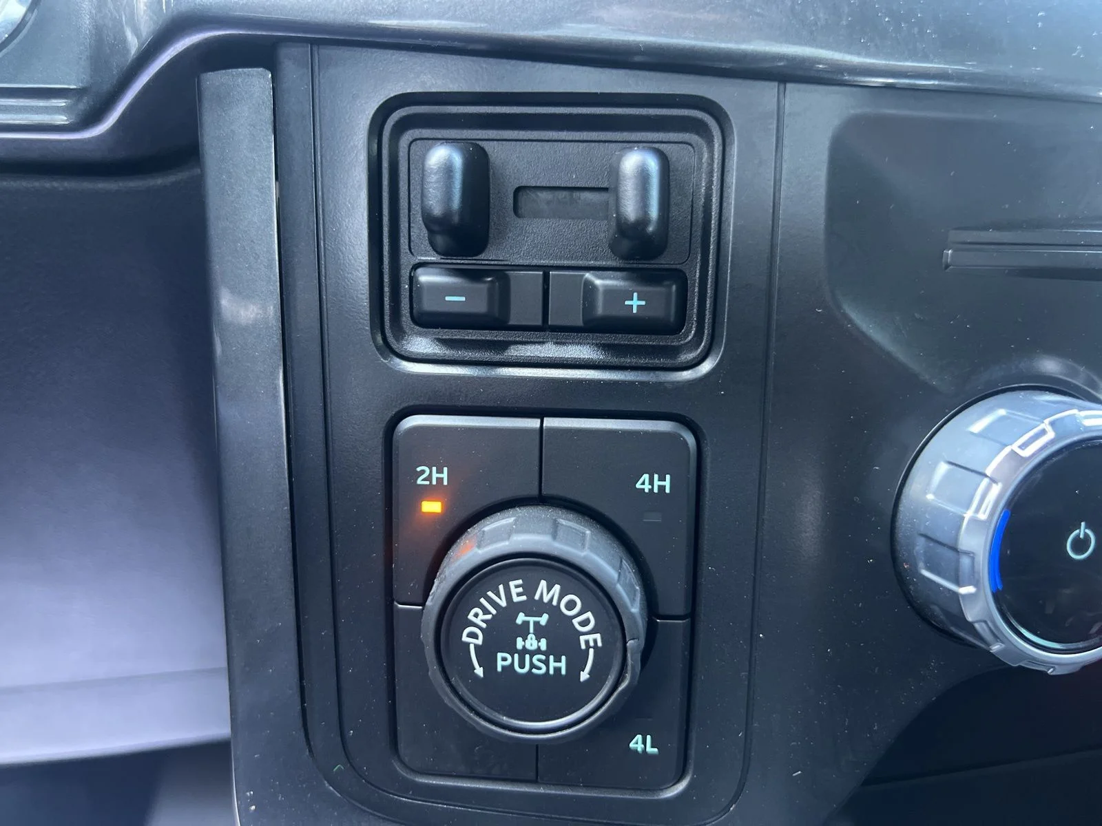 Used 2022 Black Metallic Ford XLT image 19
