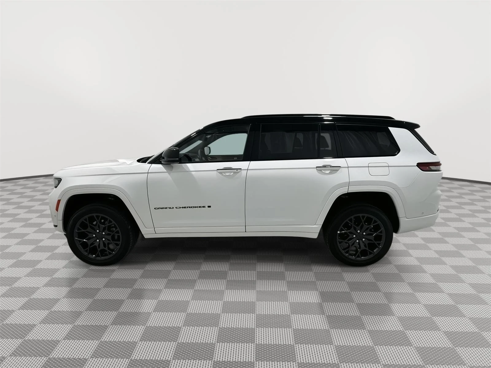 Used 2025 Jeep Grand Cherokee L Summit Reserve with VIN 1C4RJKEG7S8680747 for sale in Alexandria, Minnesota
