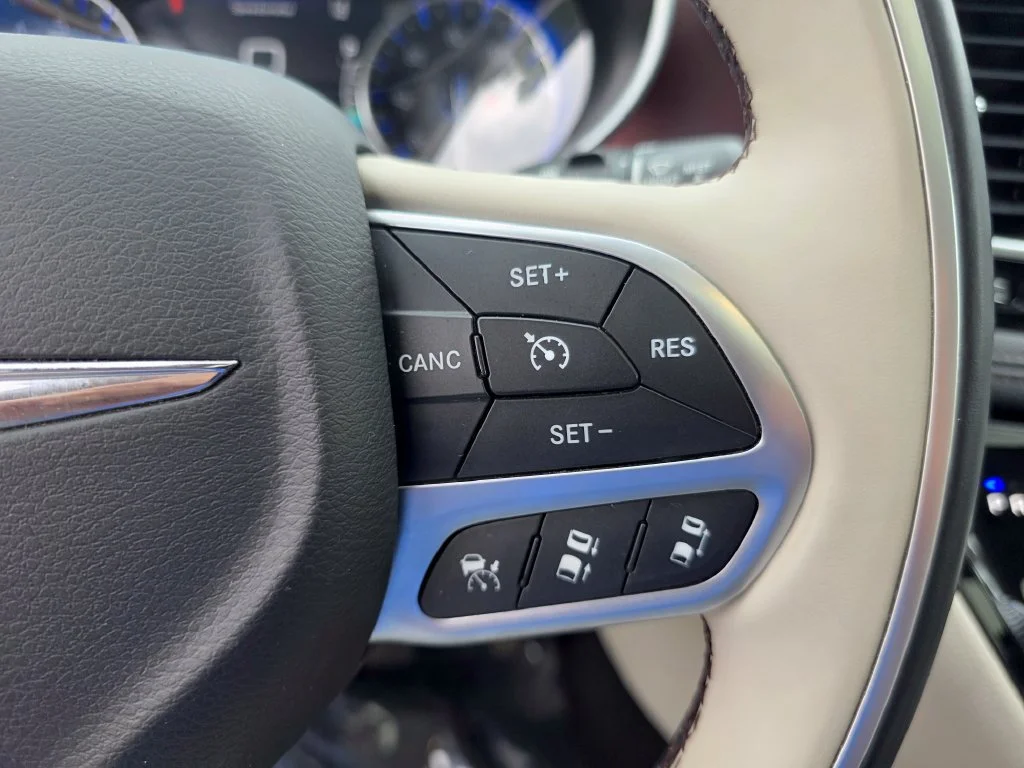 Used 2017 Blue Chrysler Limited image 24