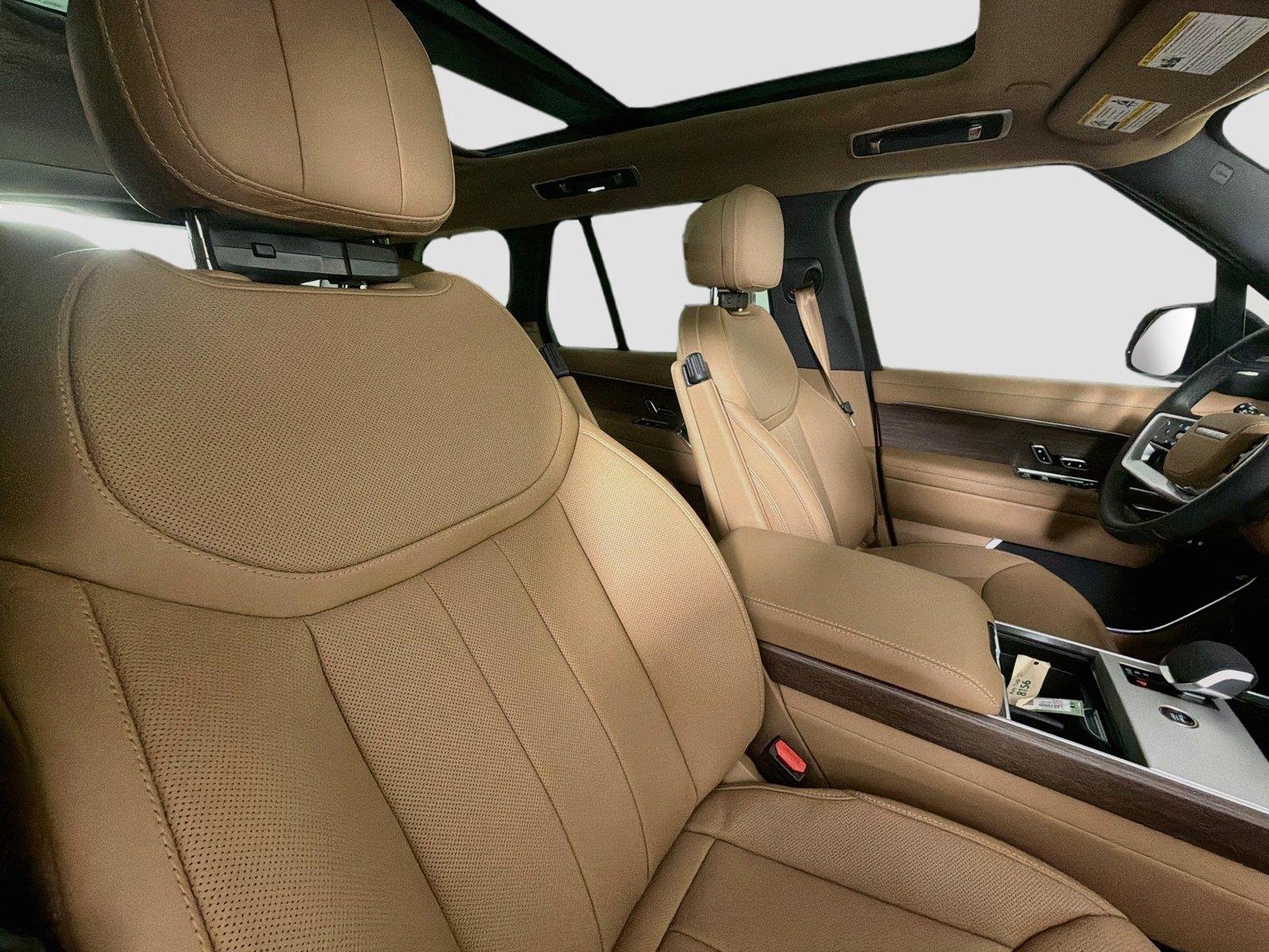 New 2026 Fuji White Land Rover SE image 29