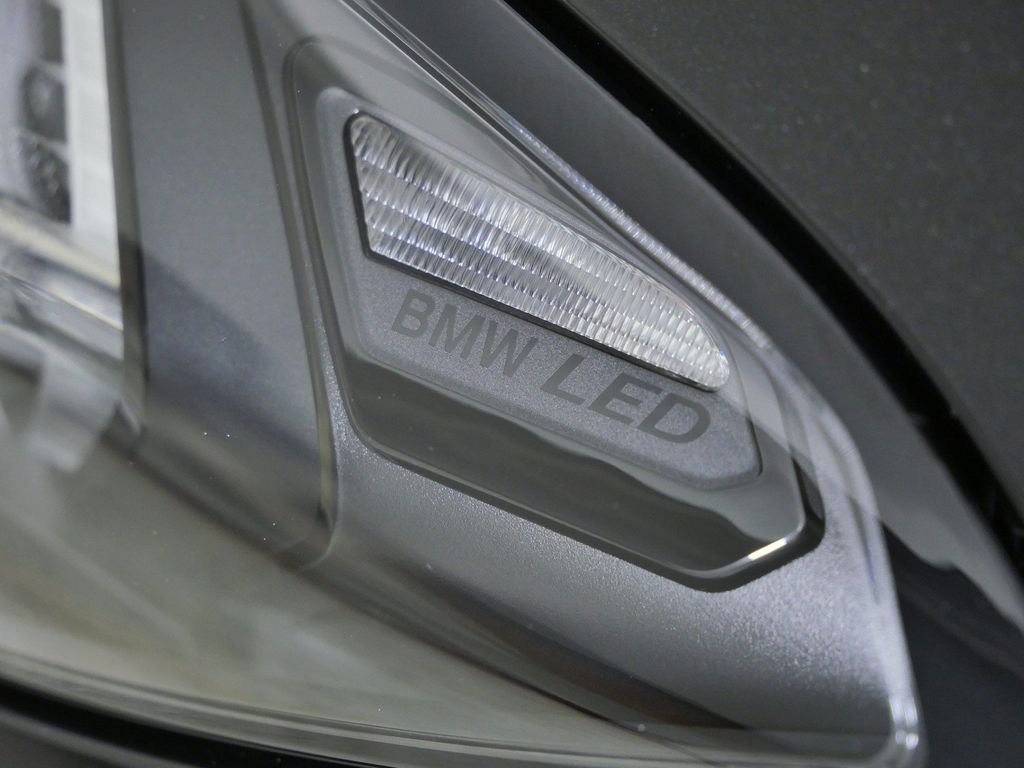 New 2026 Black Sapphire Metallic BMW 330i xDrive image 4
