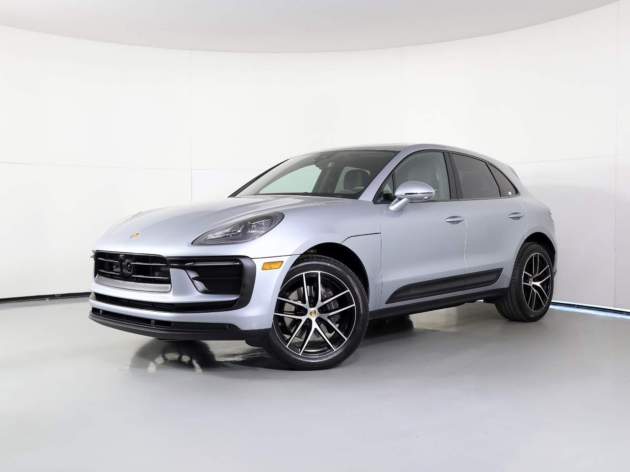 2025 Porsche Macan's photo