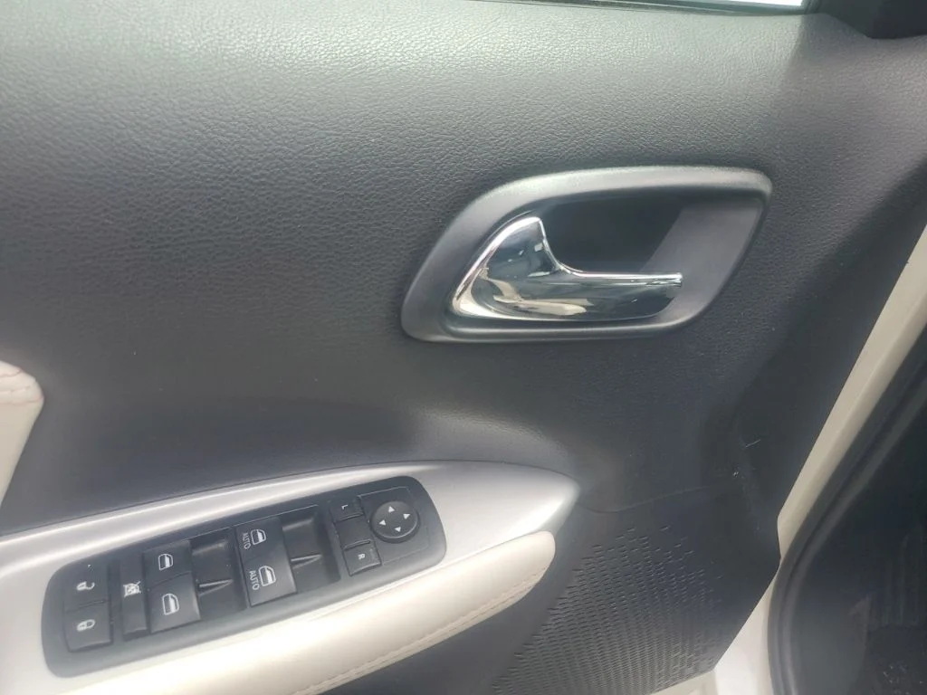Used 2014 White Dodge Limited image 15