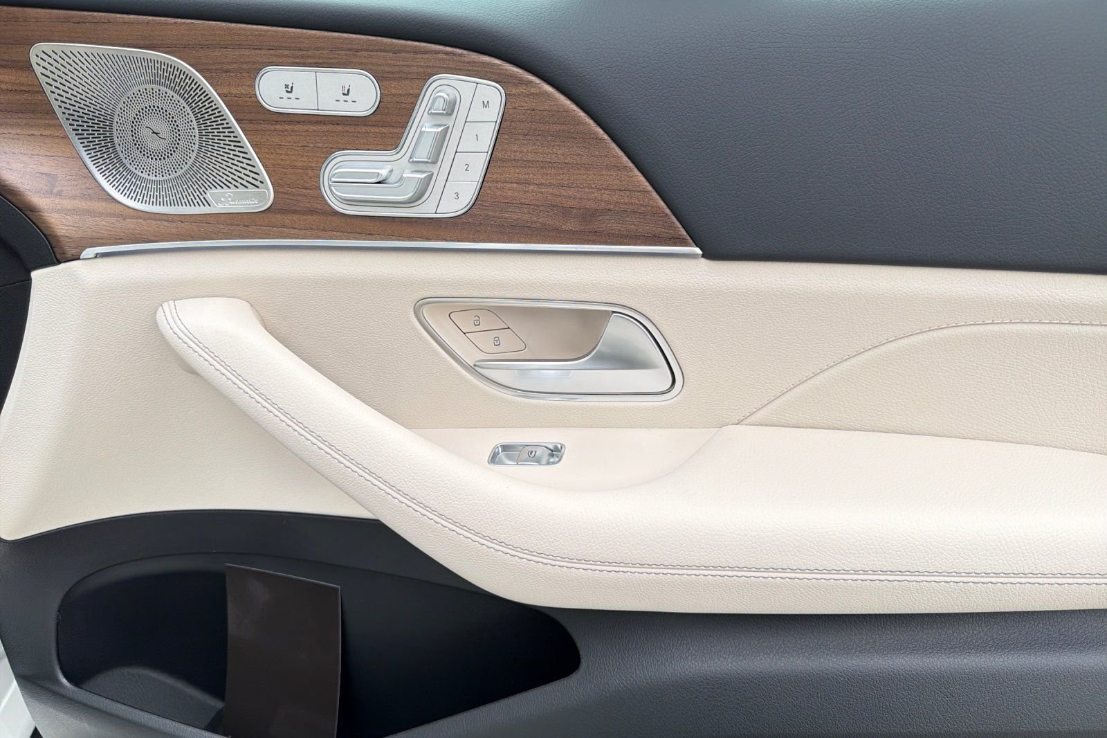 New 2026 Polar White Mercedes-Benz GLS 450 image 35