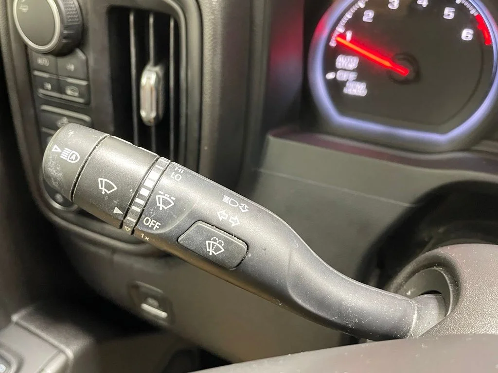 Used 2022 White Chevrolet Custom image 24