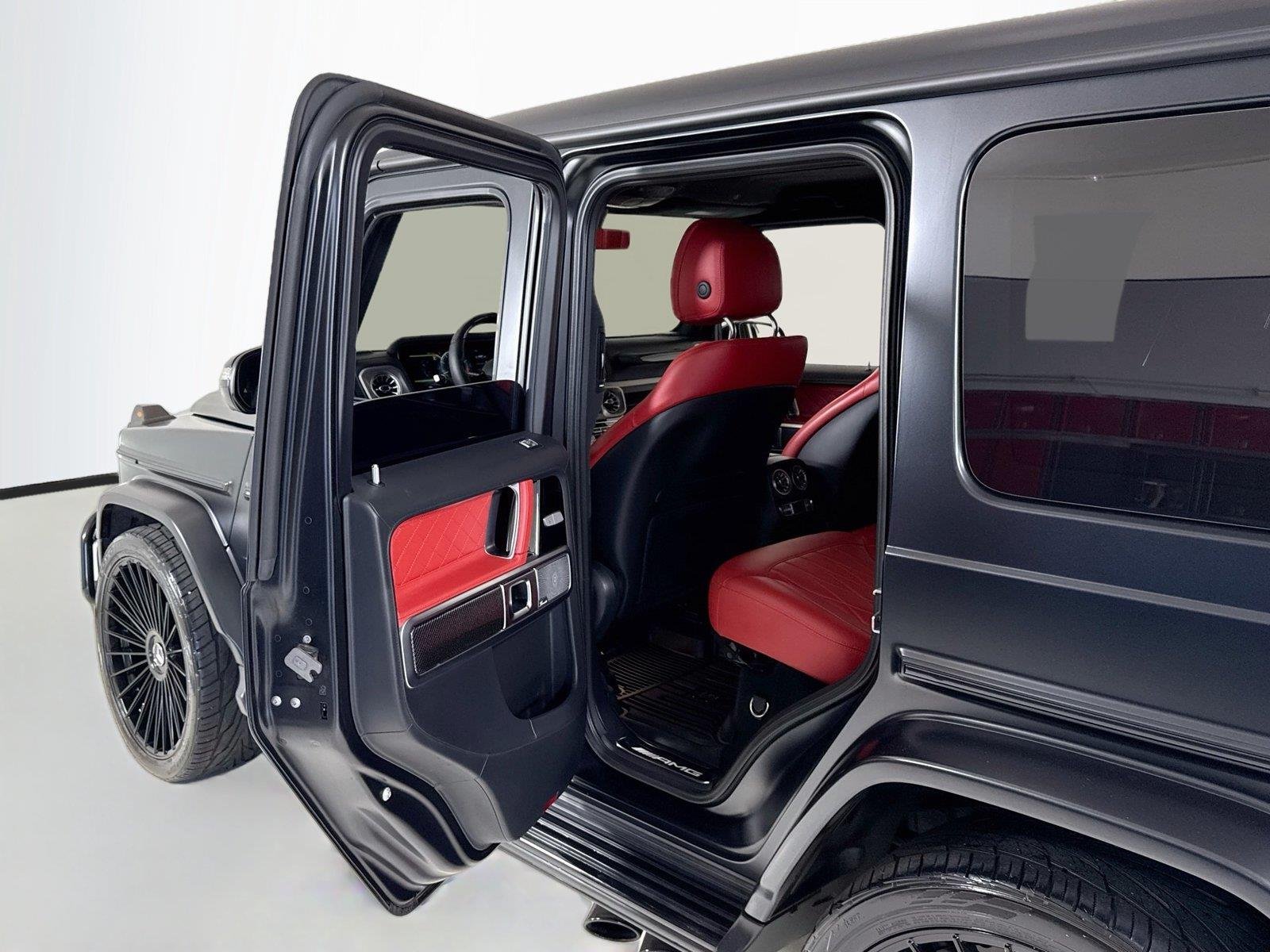 Used 2024 Obsidian Black Mercedes-Benz AMG® G 63 | Exclusive Int Pkg | Carbon Fiber Trim image 24