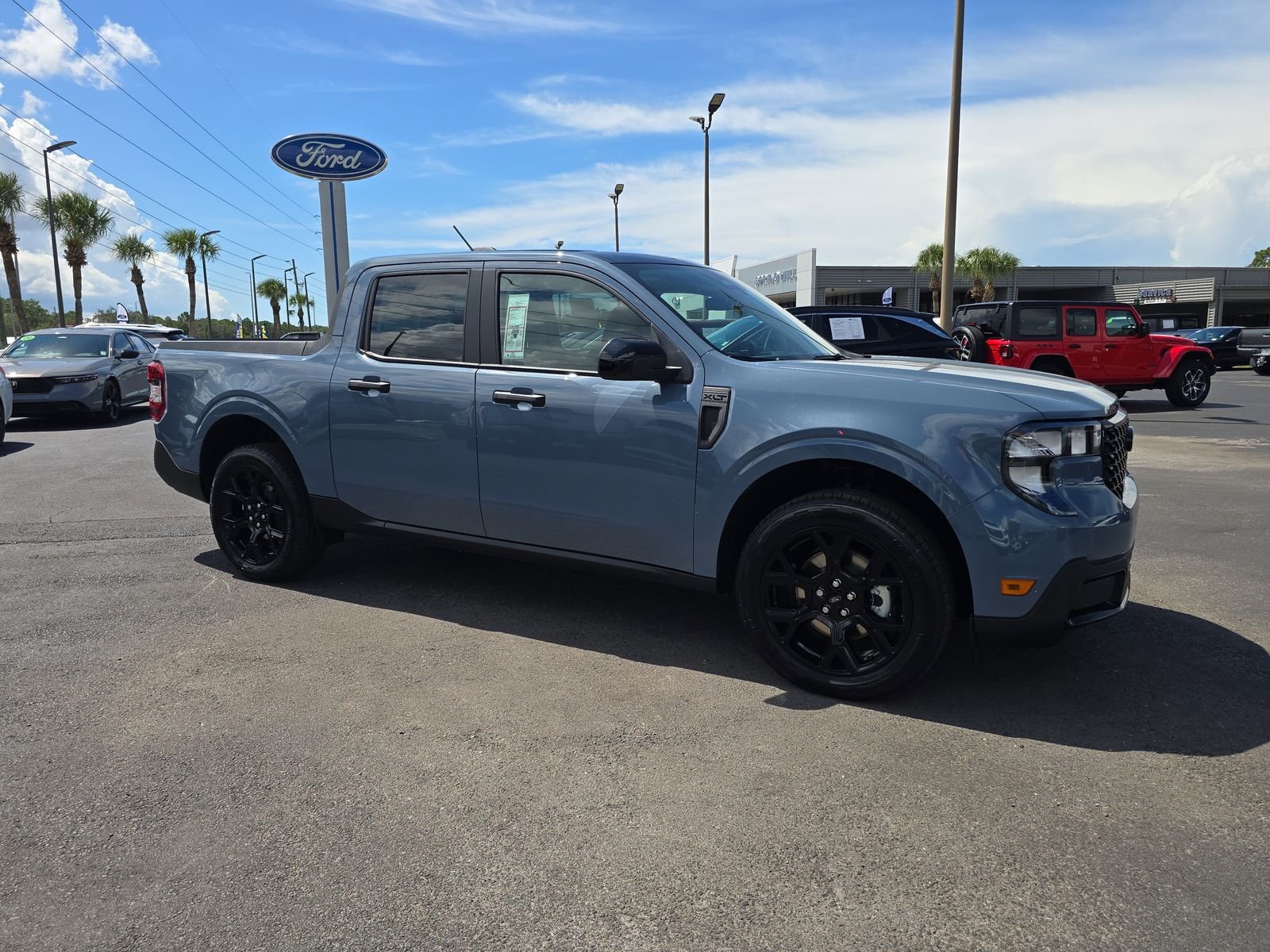 New 2025 Azure Gray Metallic Tri-Coat Ford XLT image 2