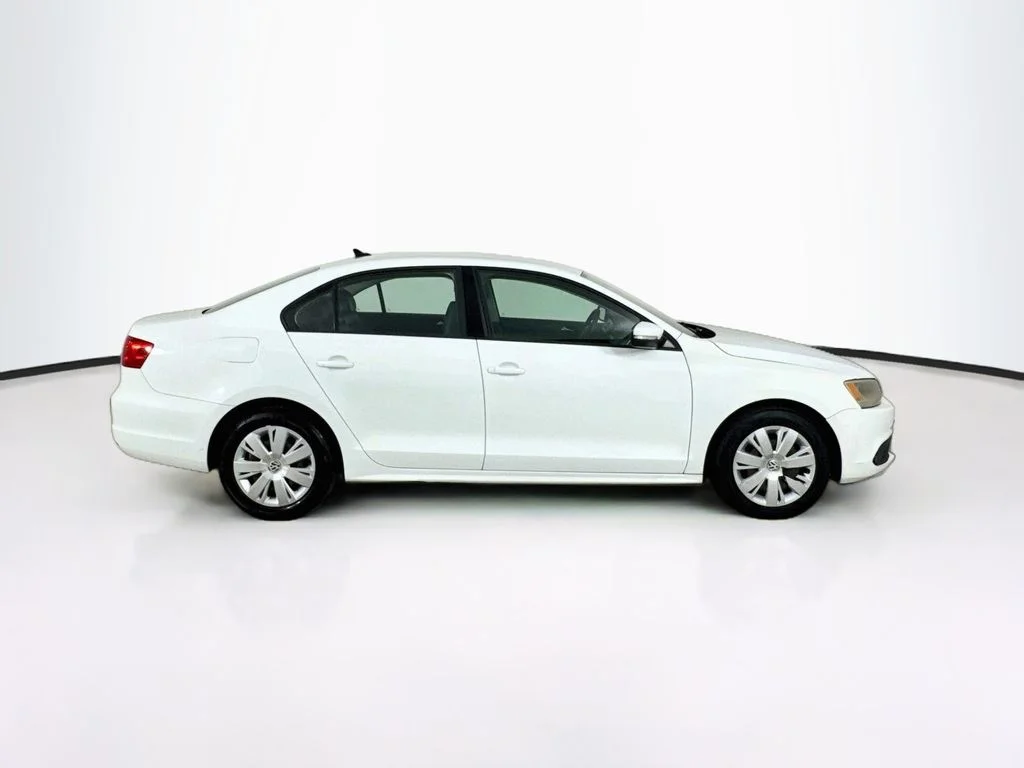 Used 2014 Pure White Volkswagen 1.8T SE image 8