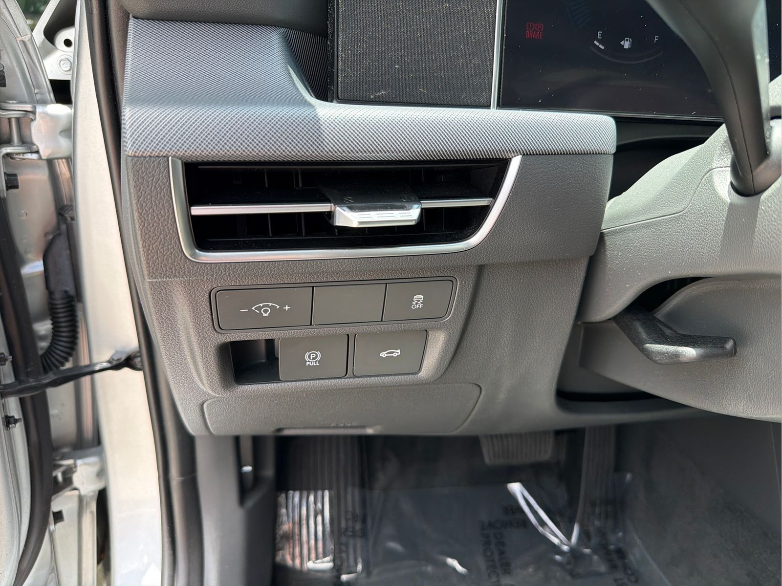 Used 2024 Silver Hyundai SEL image 17