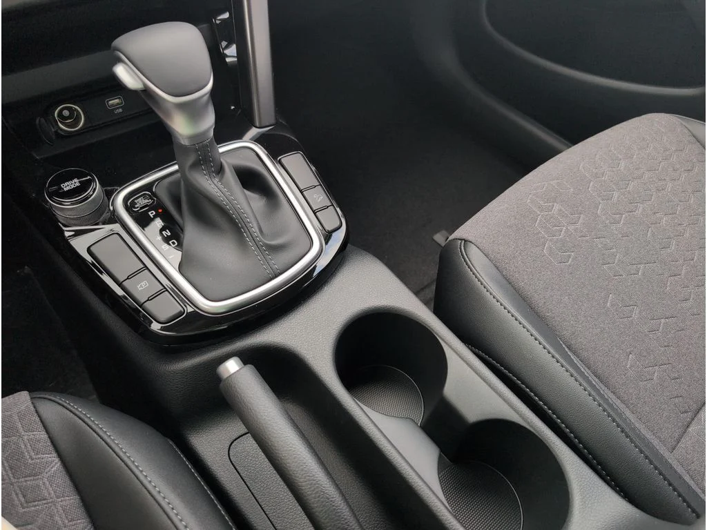 New 2026 Snow White Pearl Kia S image 20