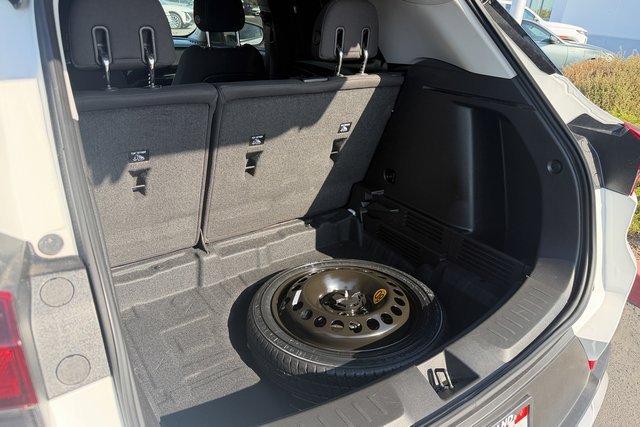 Used 2023 SUMMIT WHITE Chevrolet LT image 22