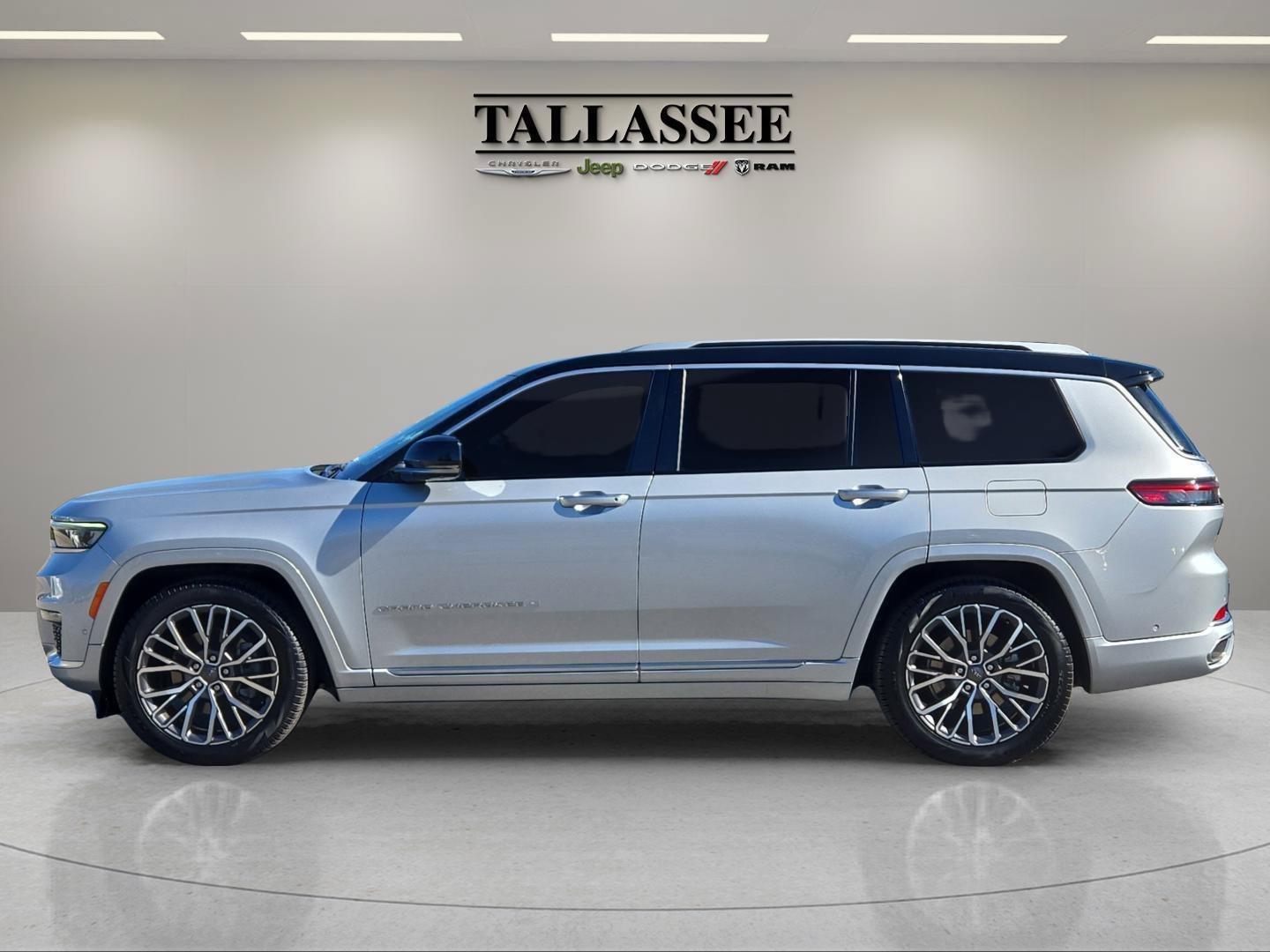 Used 2021 Silver Jeep Summit Reserve image 13