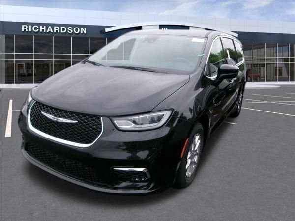 2023 Chrysler Pacifica Touring L's photo