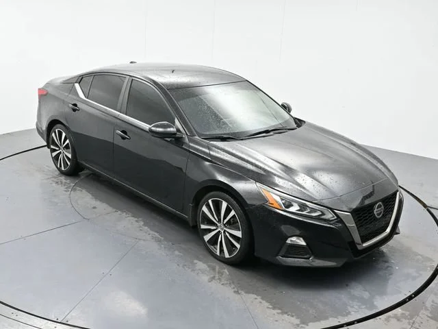 Used 2019 Super Black Nissan 2.5 SR image 17