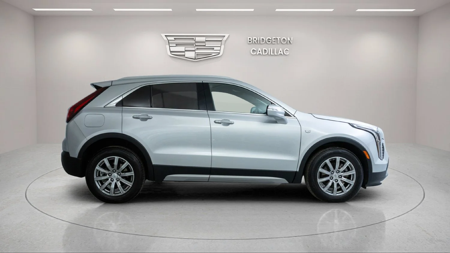 Used 2022 Radiant Silver Metallic Cadillac Premium Luxury image 8