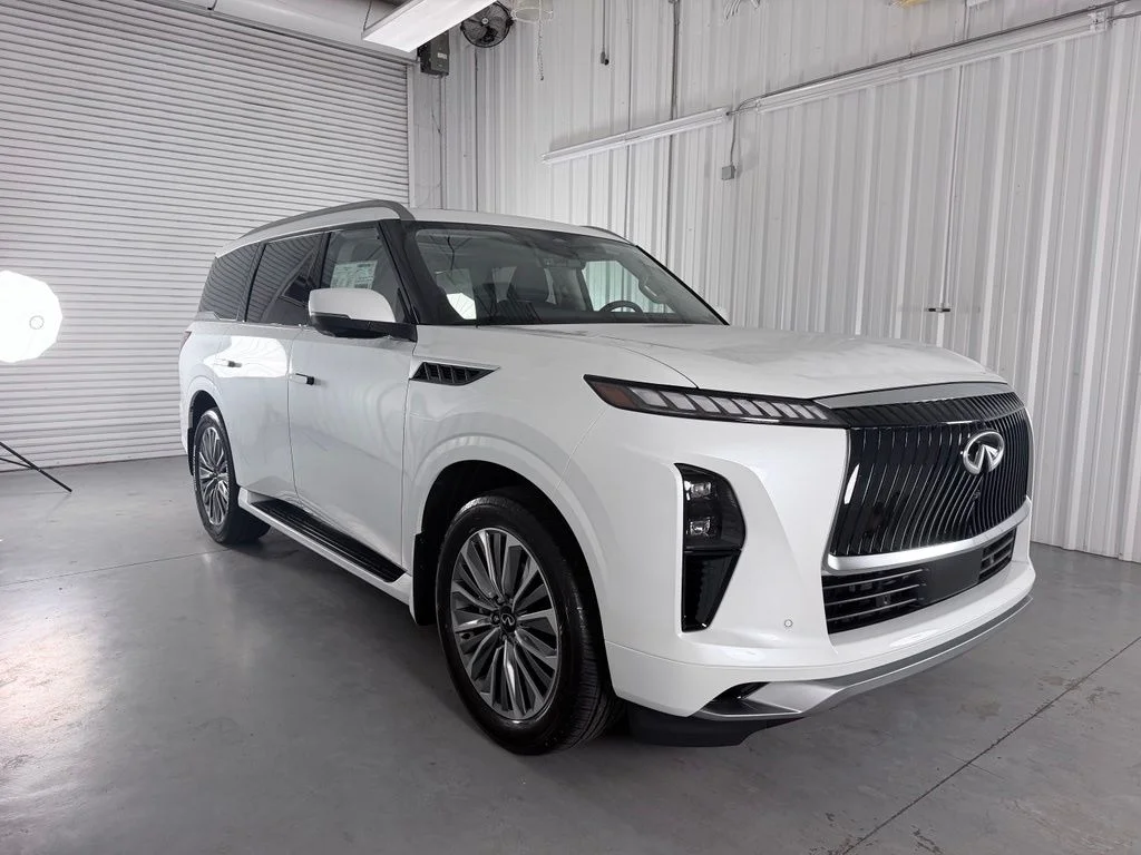 New 2027 RADIANT WHITE INFINITI Luxe 4WD image 4