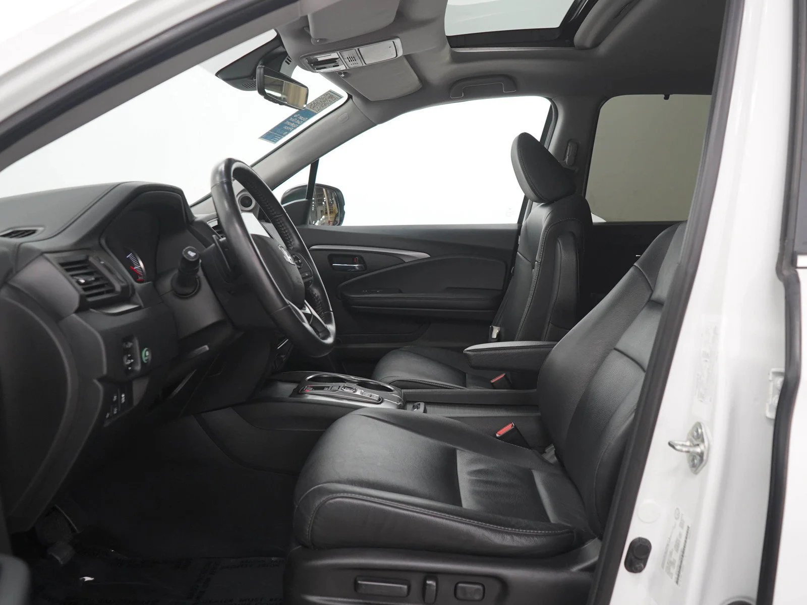 Used 2022 Platinum White Pearl Honda Black Edition image 25