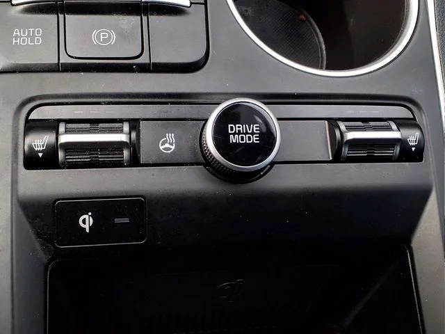 Used 2023 White Kia GT-Line image 24