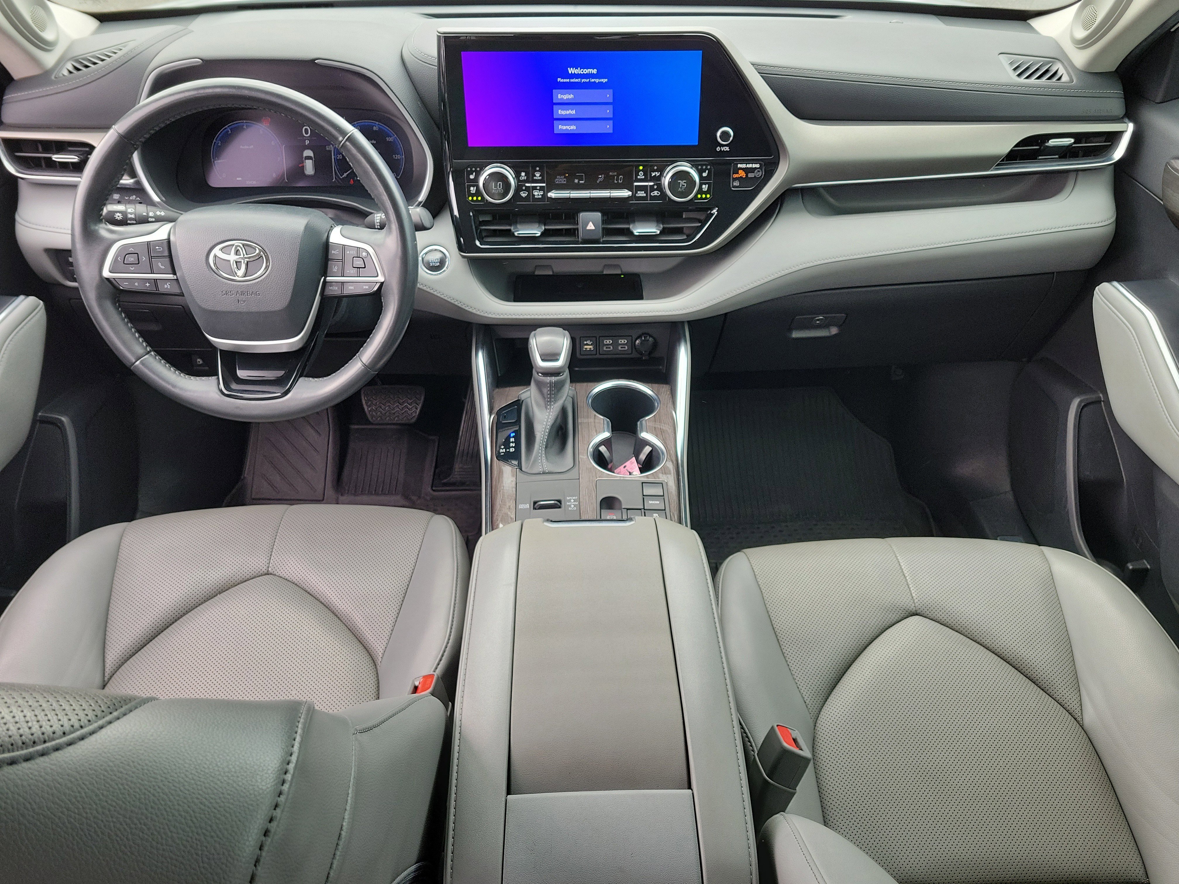Used 2023 Wind Chill Pearl Toyota0 Limited image 15