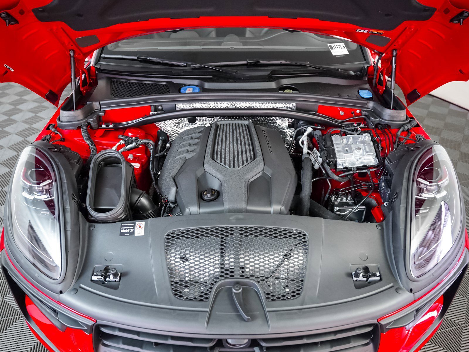 2026 Porsche Macan - Photo 13