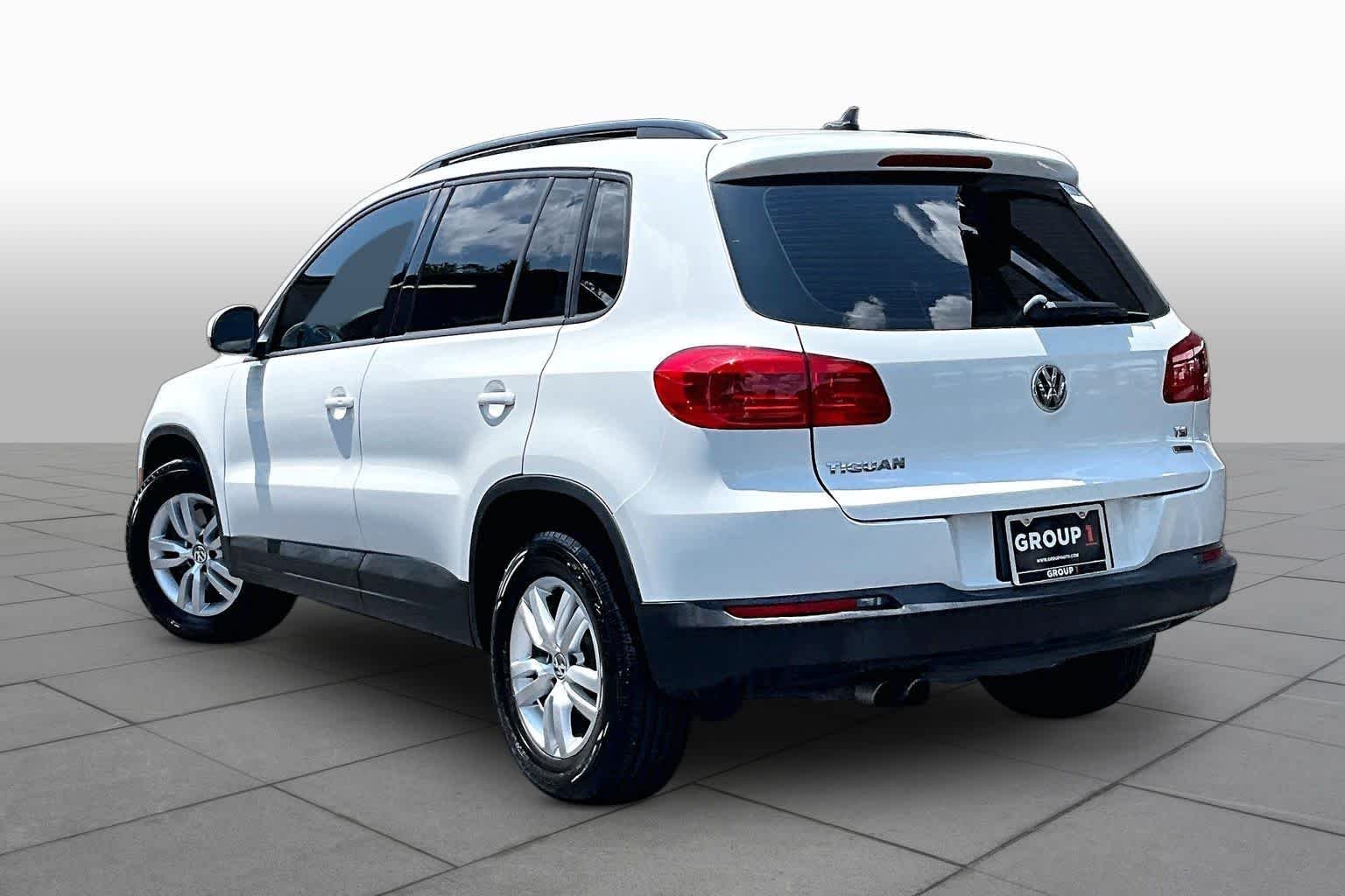 Used 2017  Volkswagen  image 12