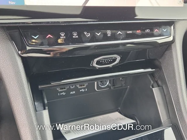 New 2026 Diamond Black Crystal Pearl-Coat Exterior Paint Jeep Limited image 24